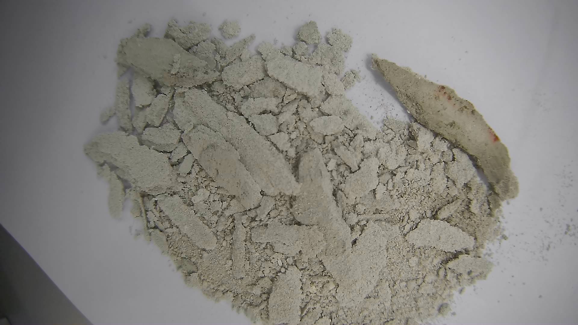 Échantillons de matériaux analysés pour recherche d’amiante en laboratoire